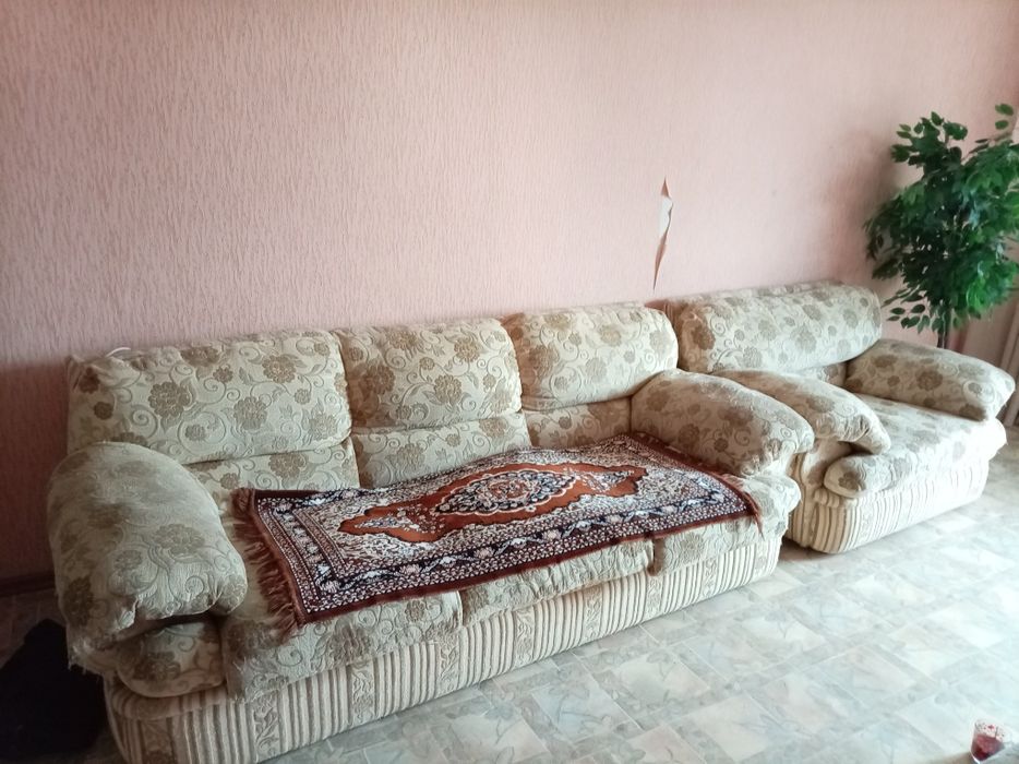 2 дивана и одно кресло