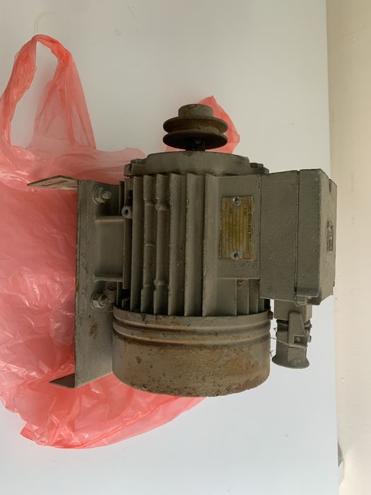 Ел мотор трифазен