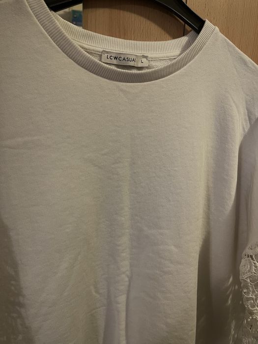 Bluza cu model la maneci