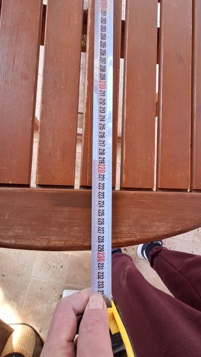 Дървена градинска маса