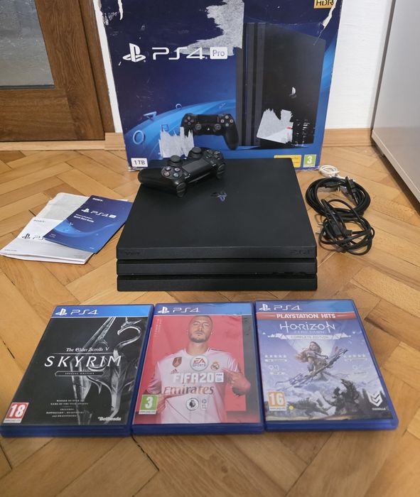 Playstation 4 ps4 pro 1tb 3 игри подарък