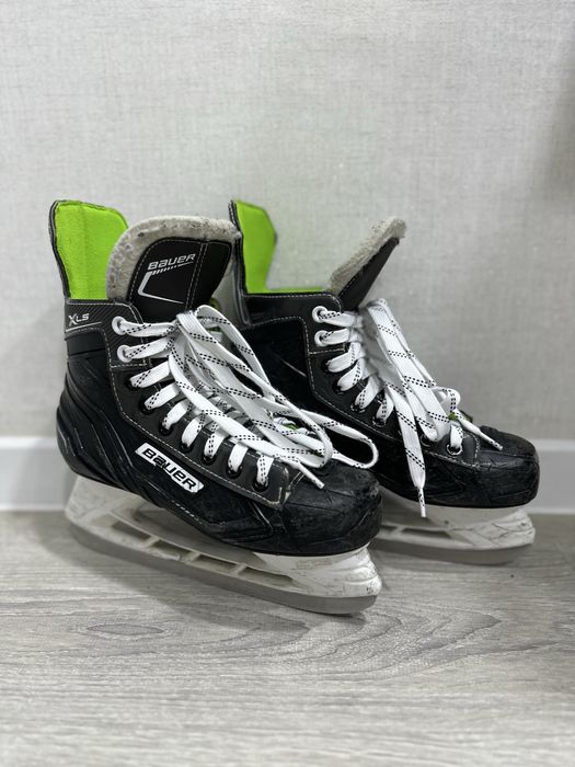 Продам коньки bauer