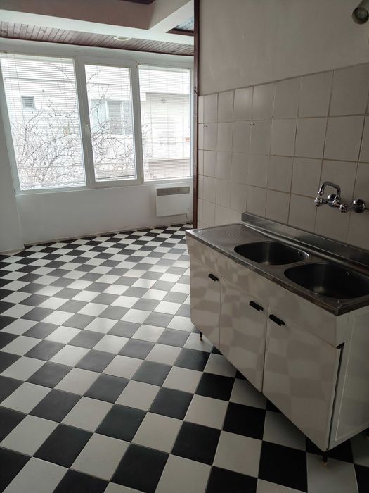 Оборище, ул.Мърфи, тристаен, необзаведен под наем