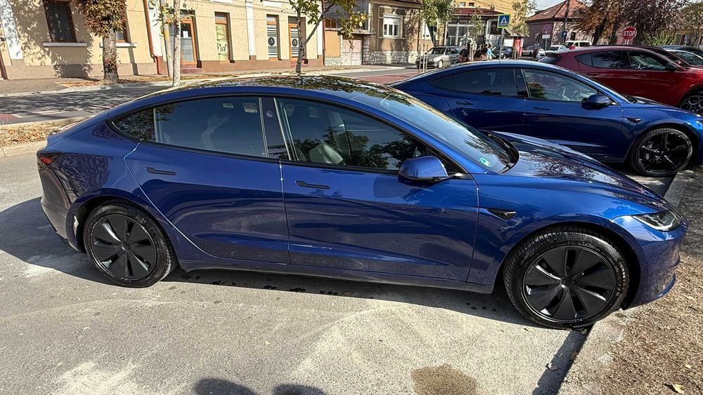 TESLA Model 3 2024 — imagine 2
