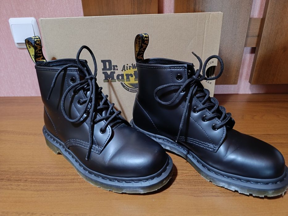 Черни кубинки Dr. Martens