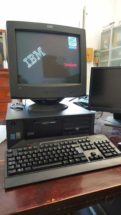 Ecran Tub IBM E74 17" Black CRT Monitor 1280x1024 Retro PC Gaming