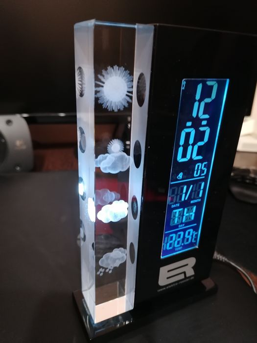 Ceas digital de birou cu multe functii