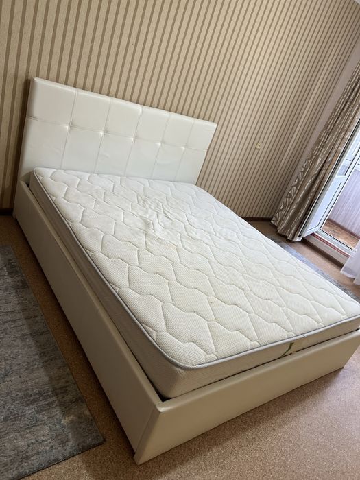 Кровать с матрасом 160*200