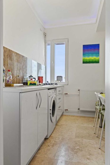 Schimb studio lux Piata Romana cu ap drumul taberei