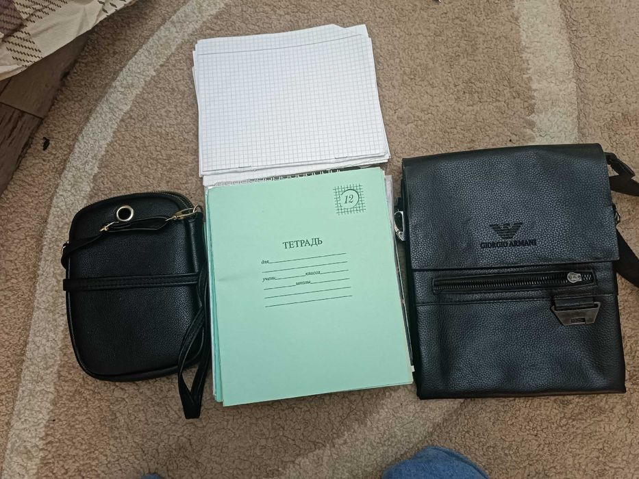 2 сумки и тетради для учебы