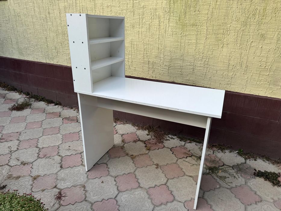 Маникюрный столик