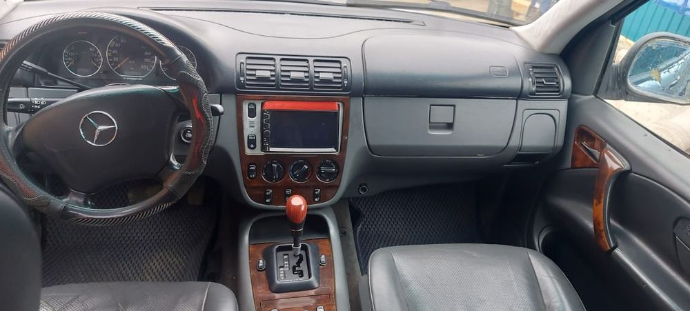 Авто машина Mercedes