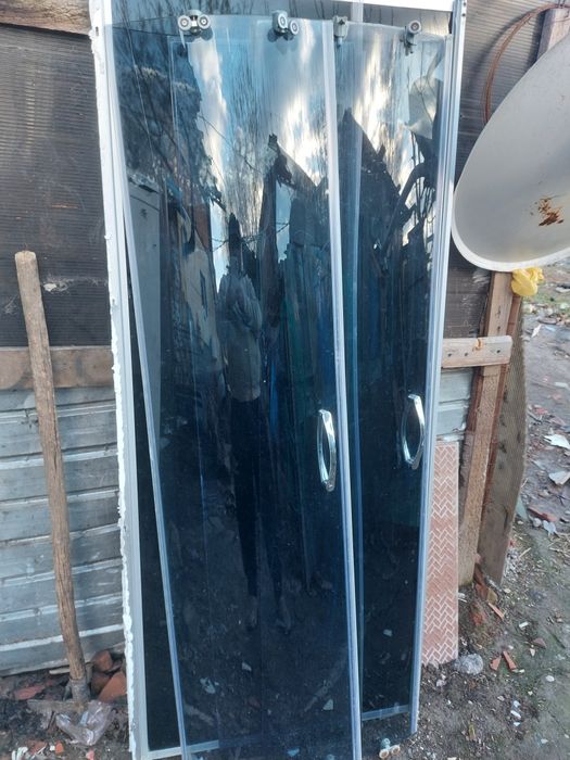 Vind usi si geamuri de dusi