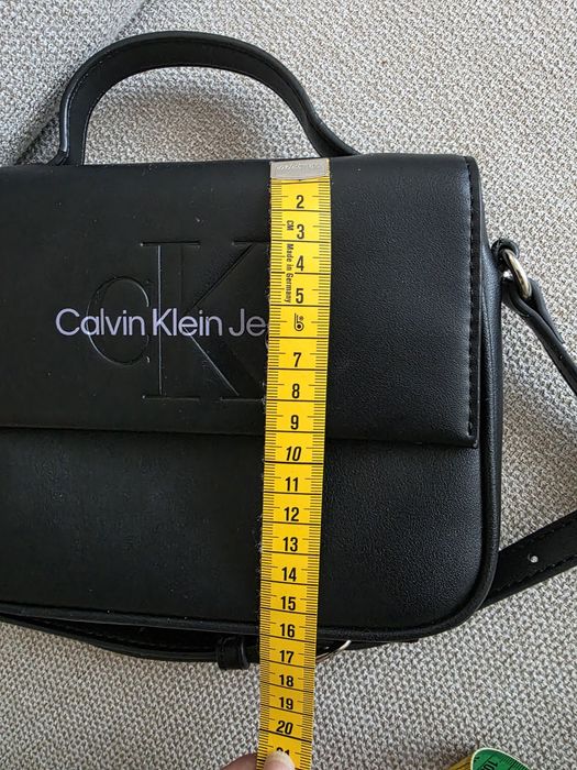 Geanta mica CK cu mici urme de uzura