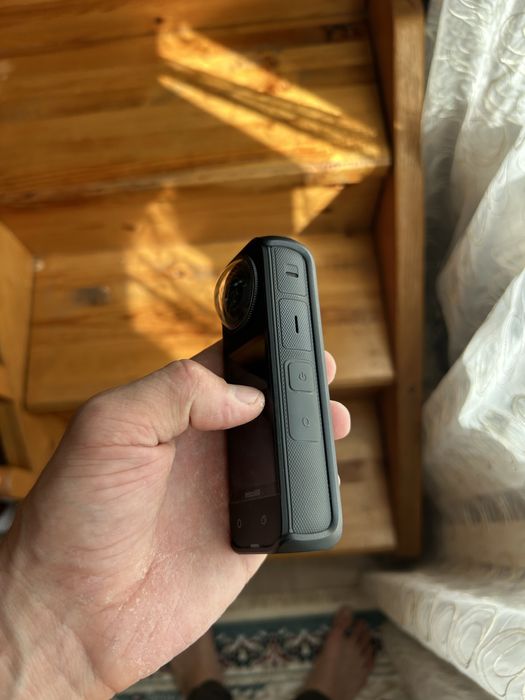 Экшер камера Insta 360 x4