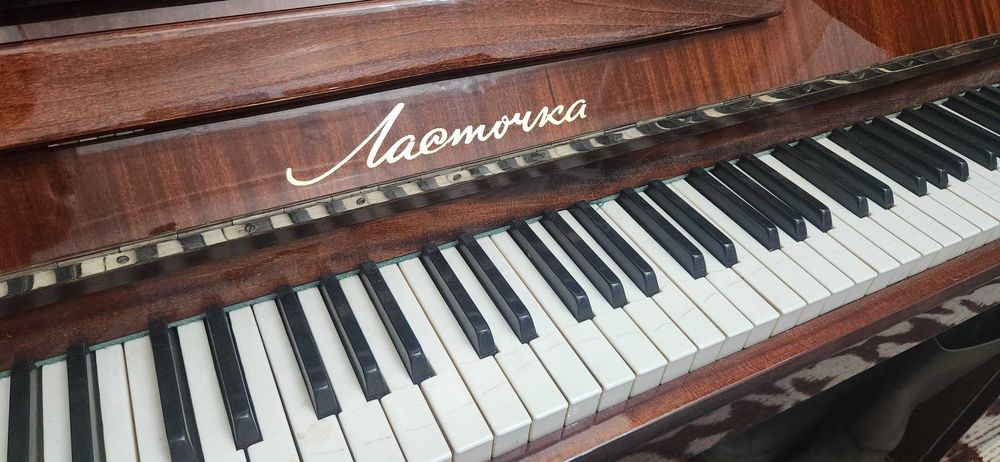Пианино Ласточка