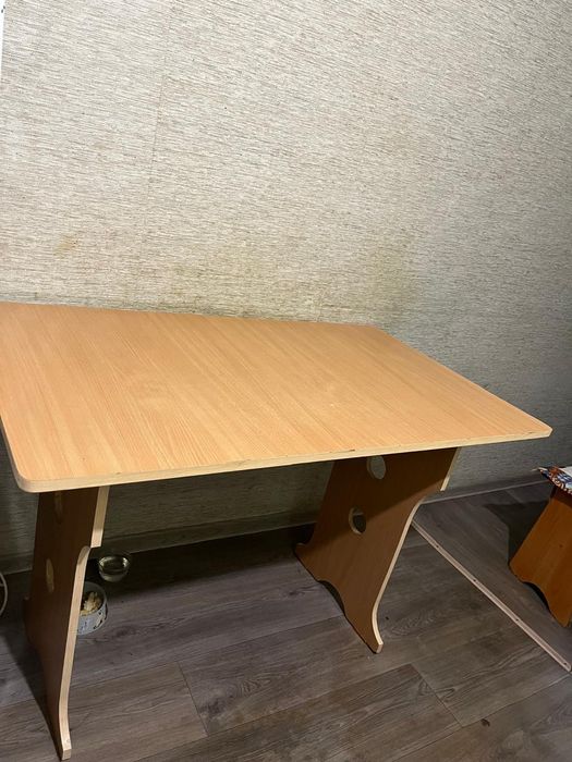 Продам стол хорошом состояние н