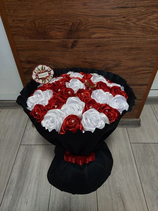 Букет от сатенени рози