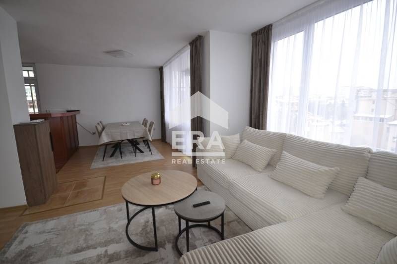 Жилище с характер: простор, светлина и панорамна гледка към града