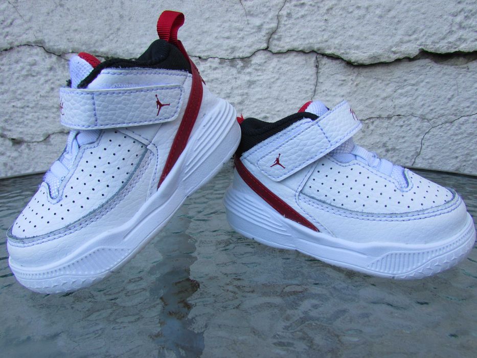 Детски маратонки Nike Jordan Max Aura 5