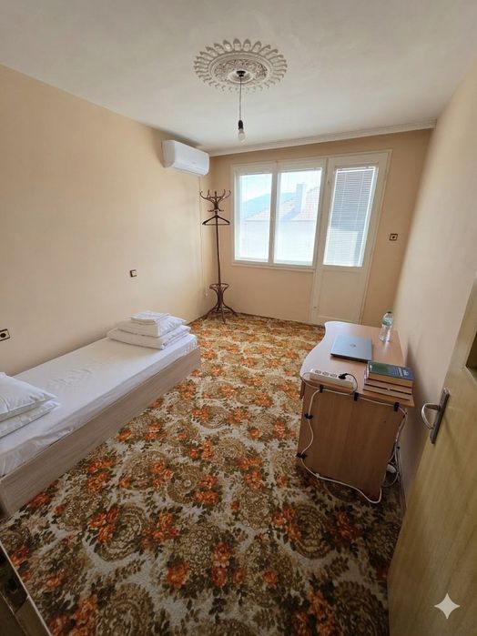 Етаж от къща под наем 120 кв/м