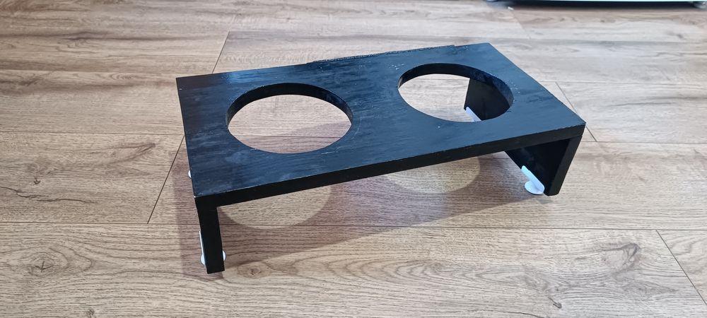 Подставка с мисками для собак