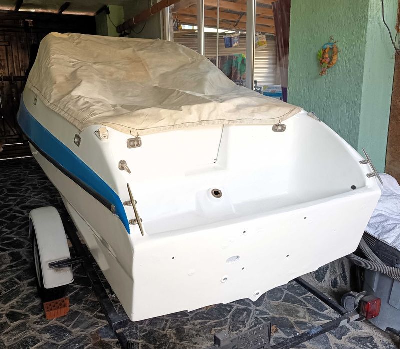 Лодка ELAN Gliser GT402 с колесар