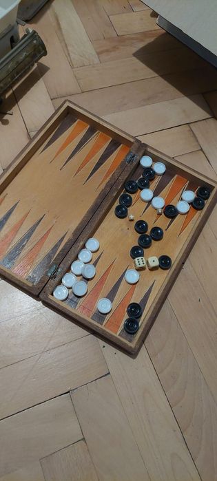 Lot 3 jocuri clasice de societate: Remi Mediaș (piese piatră) + Table + Șah lemn
