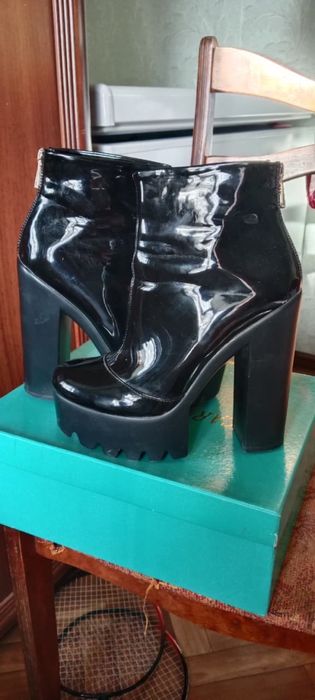 Продам женскую обувь