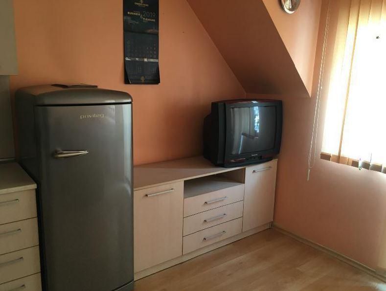 Дава се под наем Двустаен апартамент в Варна, Колхозен пазар - 50 кв.м за 300 € - Снимка #2