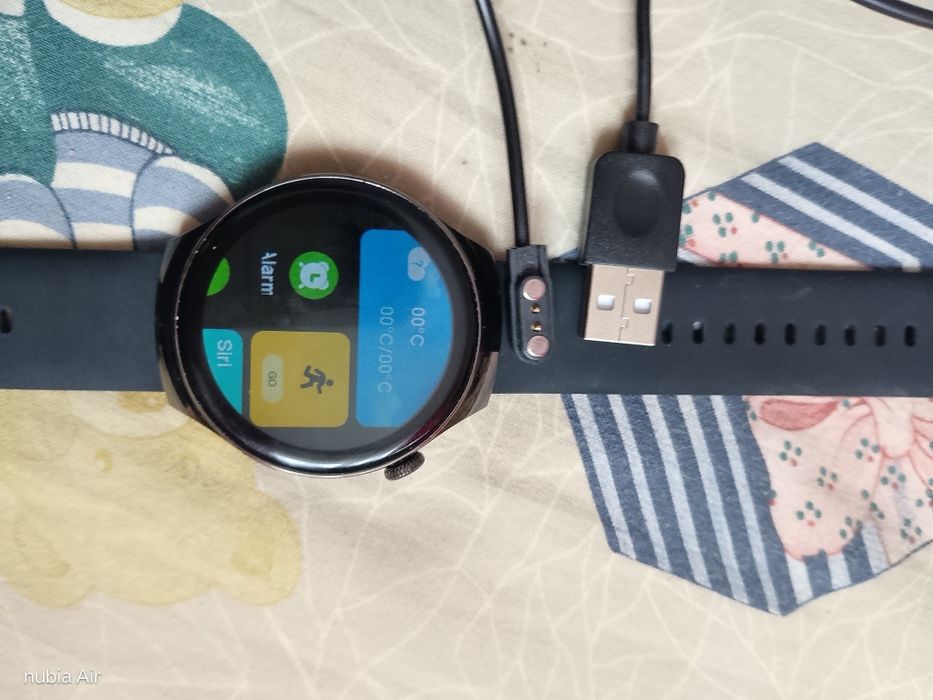 Ceas Smart Watch 4 pro nou de metal, curea cauciuc, perfect funcțional, luat de o lună nou din Altex cu 150lei
