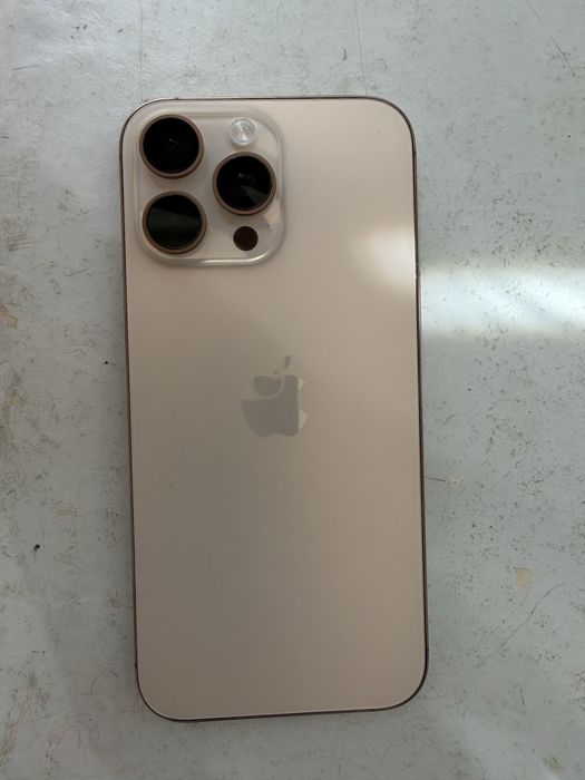 Iphone 16 pro max экранда паласа билан