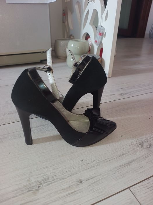 Pantofi cu toc din piele naturala