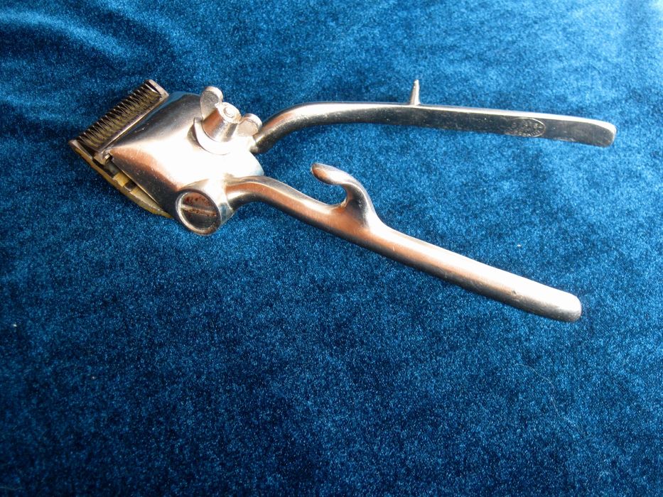 Коллекционная механическая машинка для стрижки