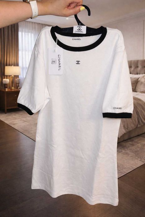 нова бяла тениска шанел с черно памук не прозира с етикет е и торбичка