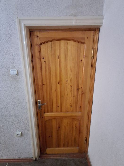 Межкомнатные двери в отличном состоянии (7 штук) цена за штуку.