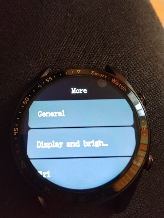 Смарт часовник чисто нов