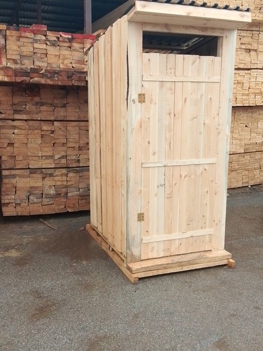 Обычный уличный туалет