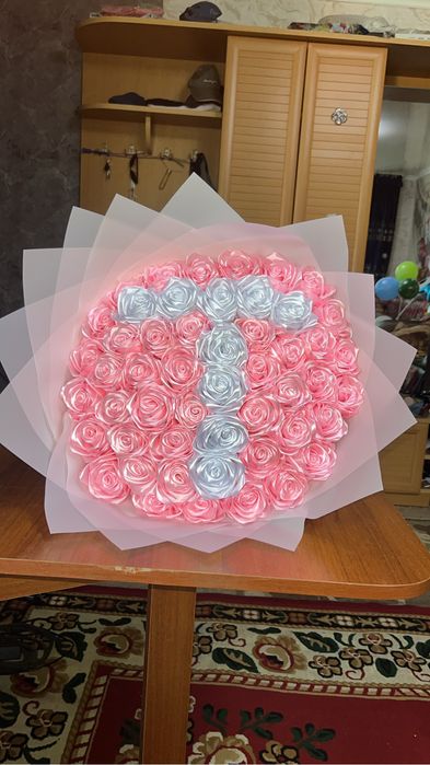 Букет из атласных роз