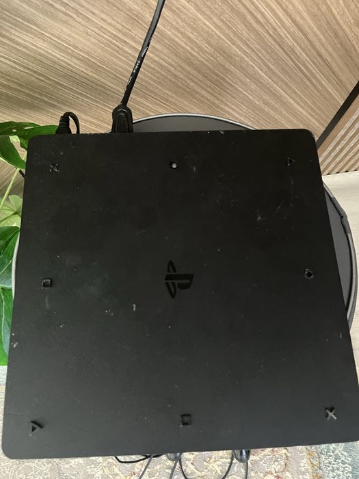 Плестейшн 4 продам