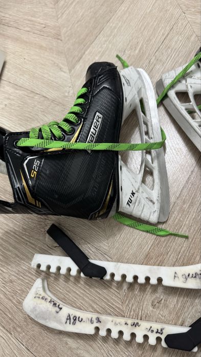 Коньки хоккейный