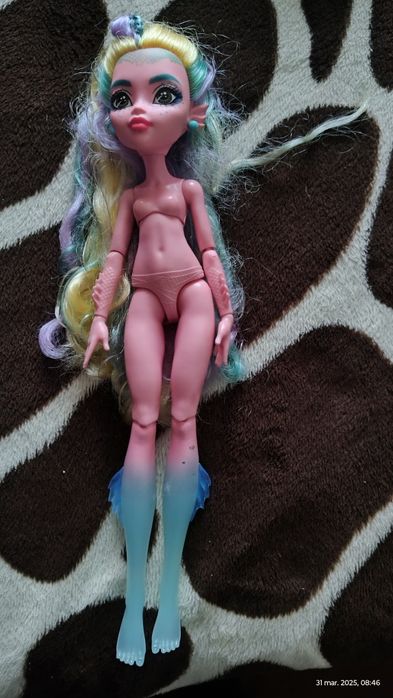 Păpuși monster high și Royale high