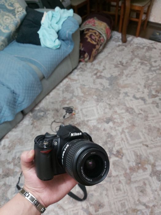 Canon 550D и Nikon D3000