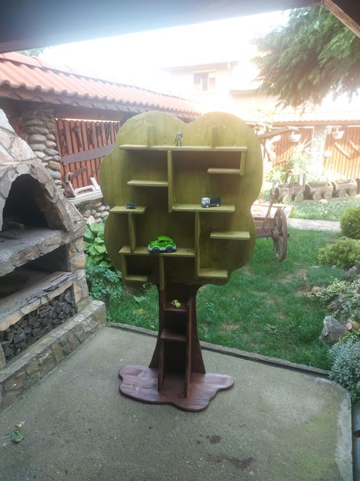 Етажерка от дърво,масичка, детско  столче.