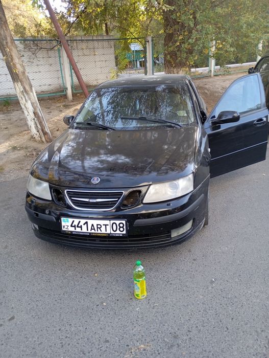 Машина Saab на ходу