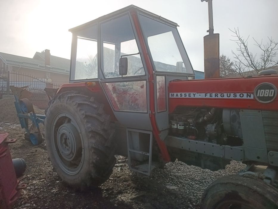 tractor Massey Ferguson 1080 + plug reversibil