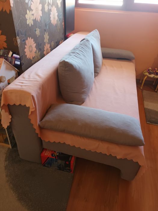 Продавам диван сив цвят разтегателен