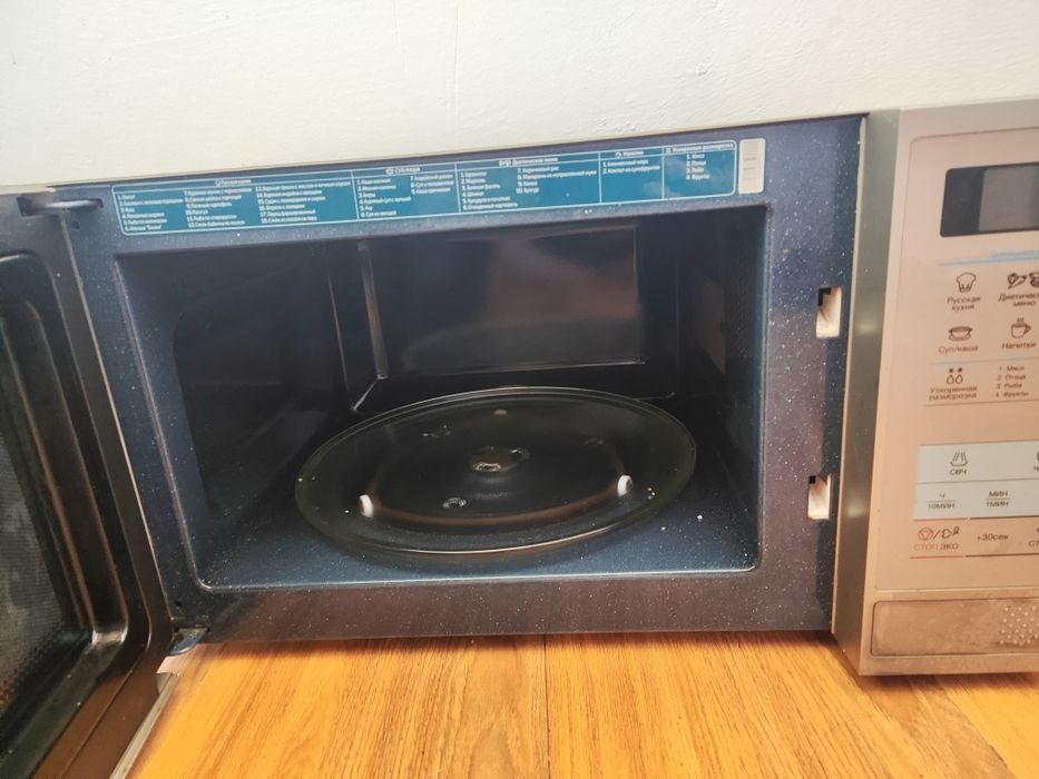 Микроволновка Samsung ME83KRS