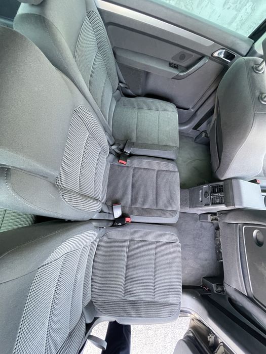 VW Touran 2005 • 2.0 Benzină • 110 kW / 150 CP • 278.000 km • 7 LOCURI