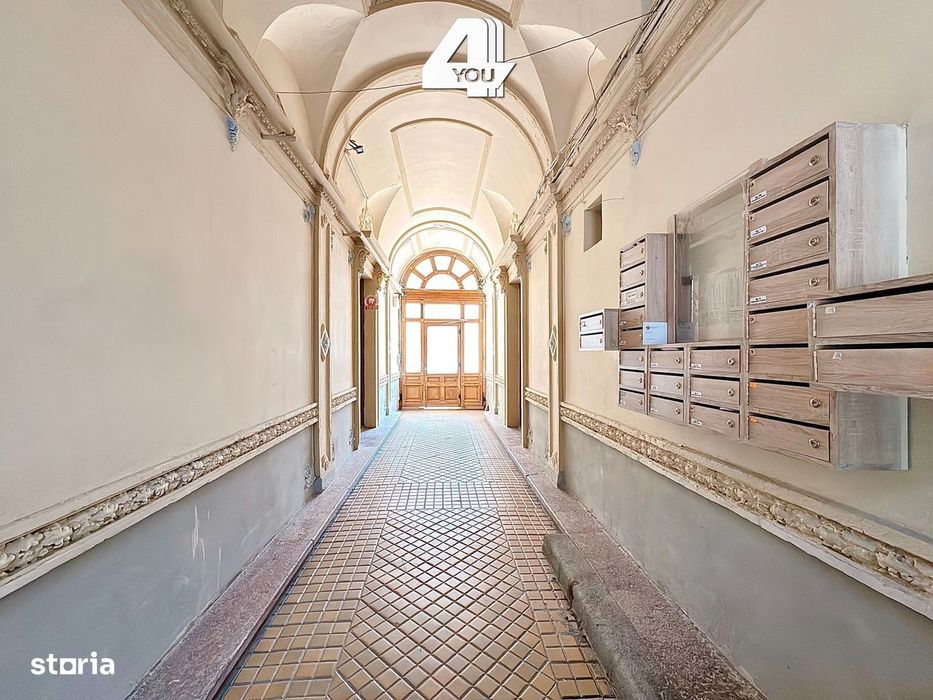 Închiriez apartament 3 camere, Ultracentral, B-dul. Revoluției, et.1